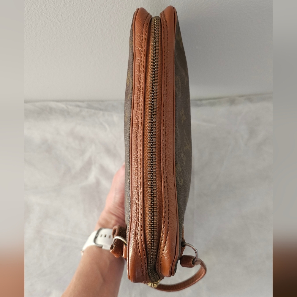 Louis Vuitton Brown Monogram Clutch - Picture 4 of 13
